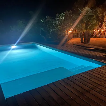 12 Pers Avec Piscine Chauffee 1 Mai Au 30 Sept