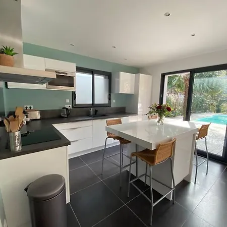 Villa Villa Arcachon 12 Pers Avec Piscine Chauffee Et Rafraichisseur