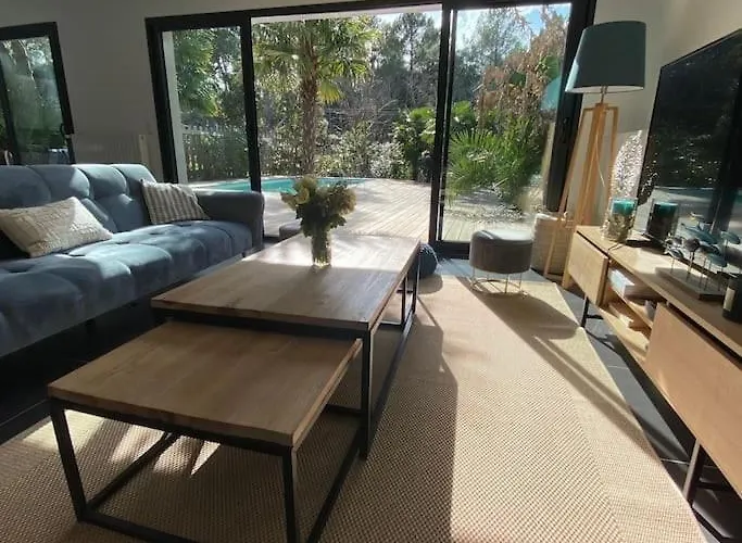 12 Pers Avec Piscine Chauffee 1 Mai Au 30 Sept *