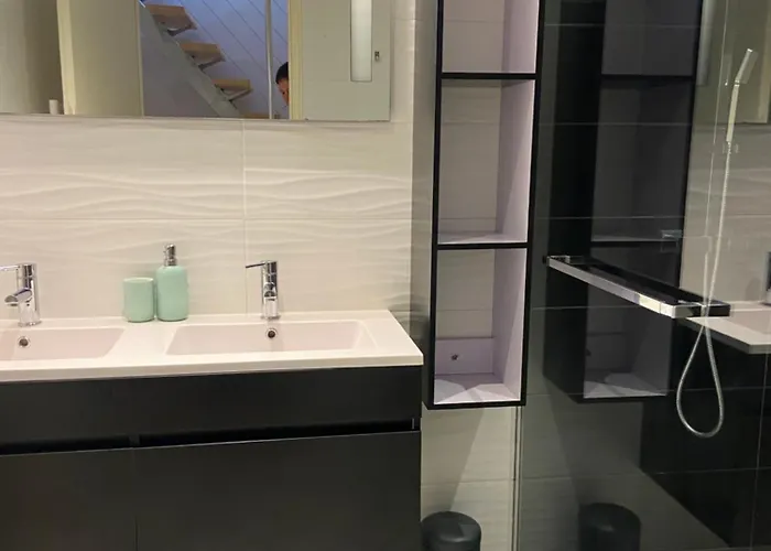 12 Pers Avec Piscine Chauffee 1 Mai Au 30 Sept